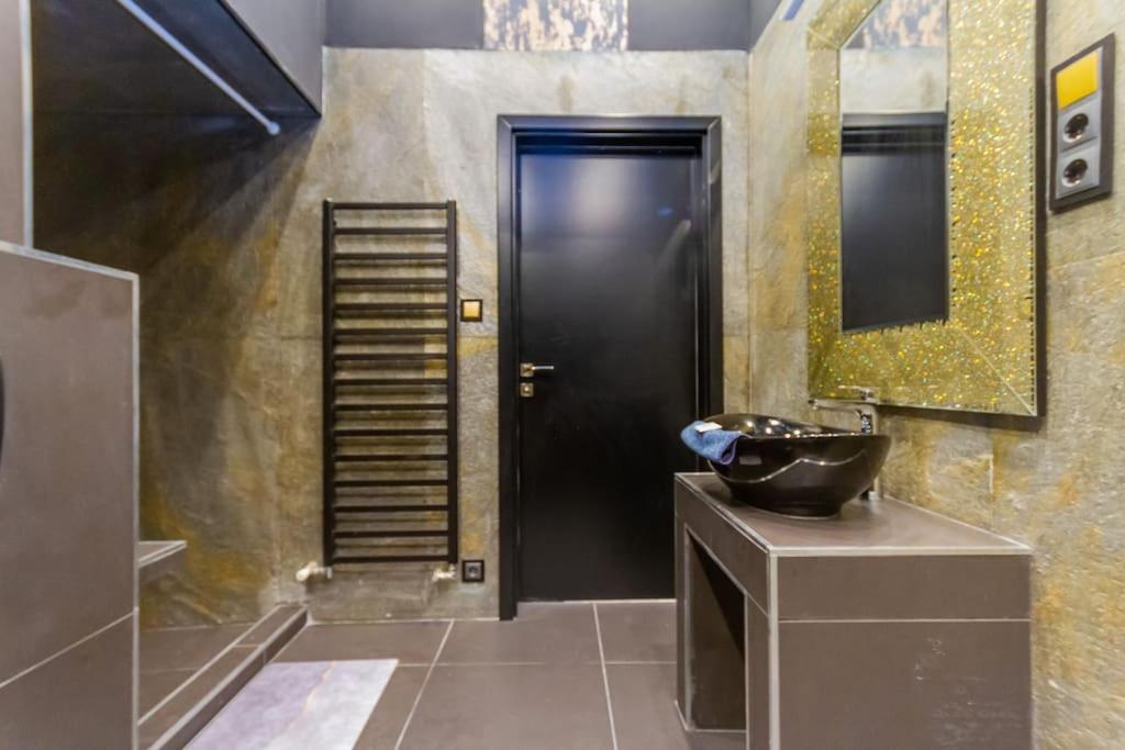 The Opulent Oasis By Newave Apartments Budapest Exterior photo